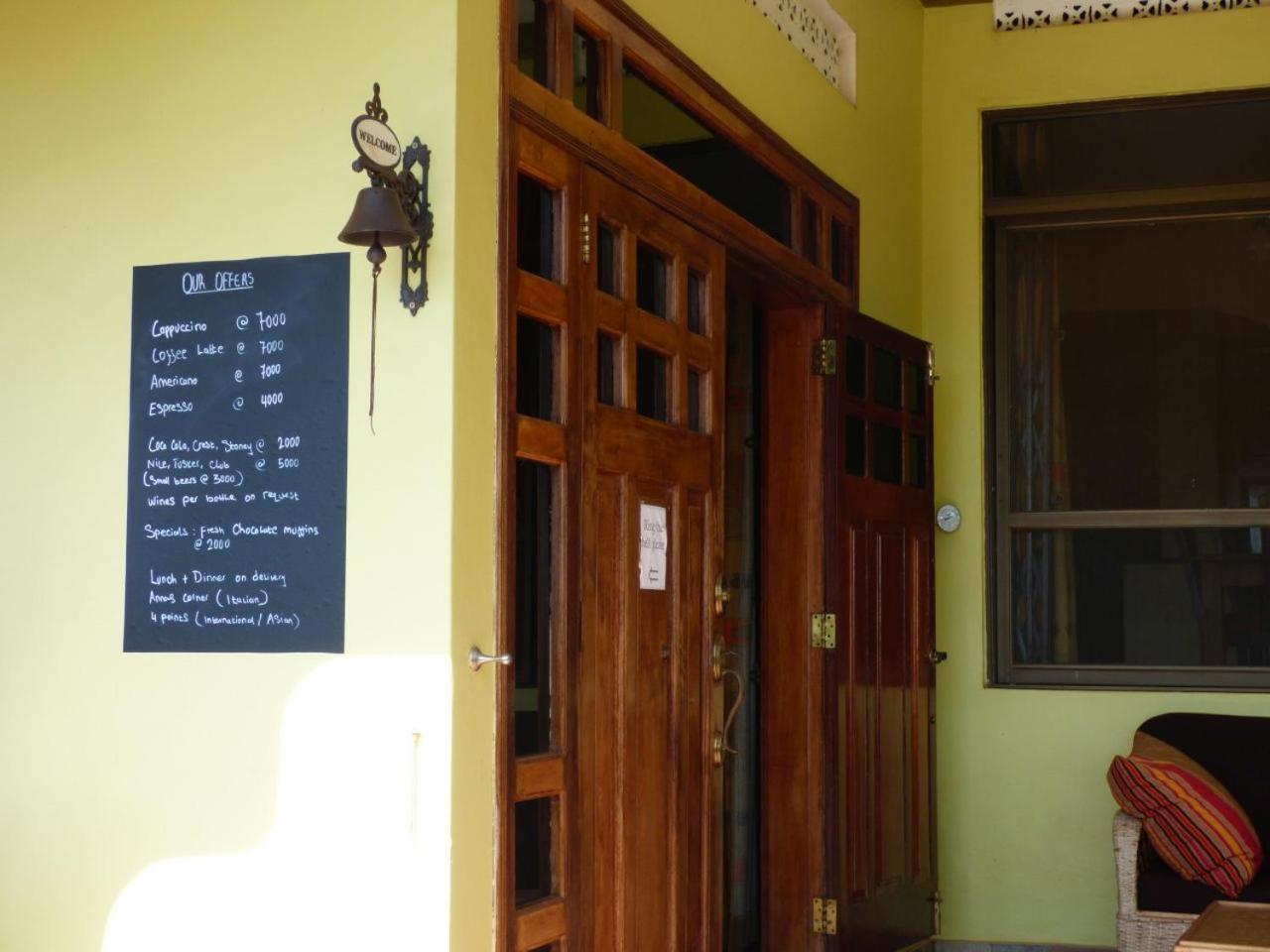 Bluemonkey Guesthouse Entebbe Exterior photo